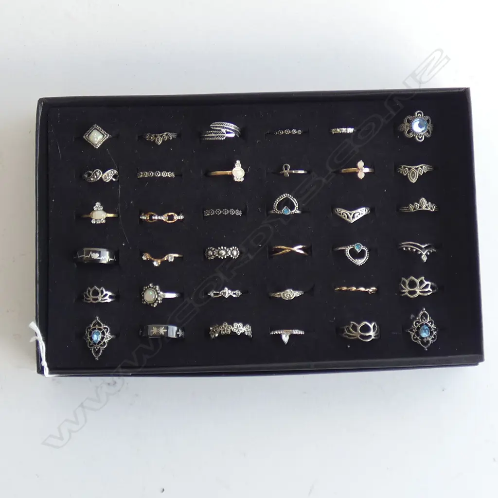 TRAY OF ASST. COSTUME RINGS Image 1++