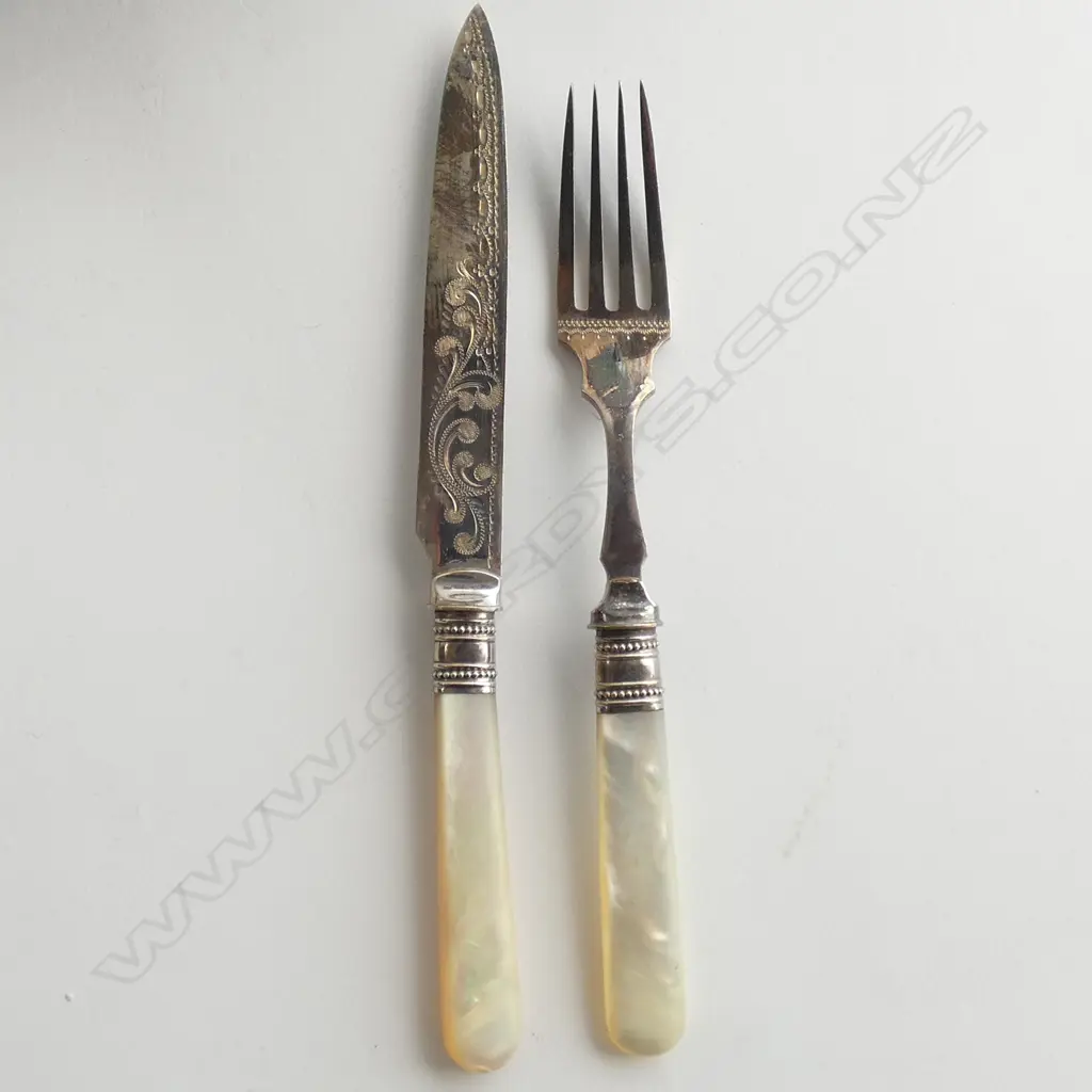 WOODEN BOXED ORNATE 12PC MOP HANDLE FRUIT SET  Image 1++
