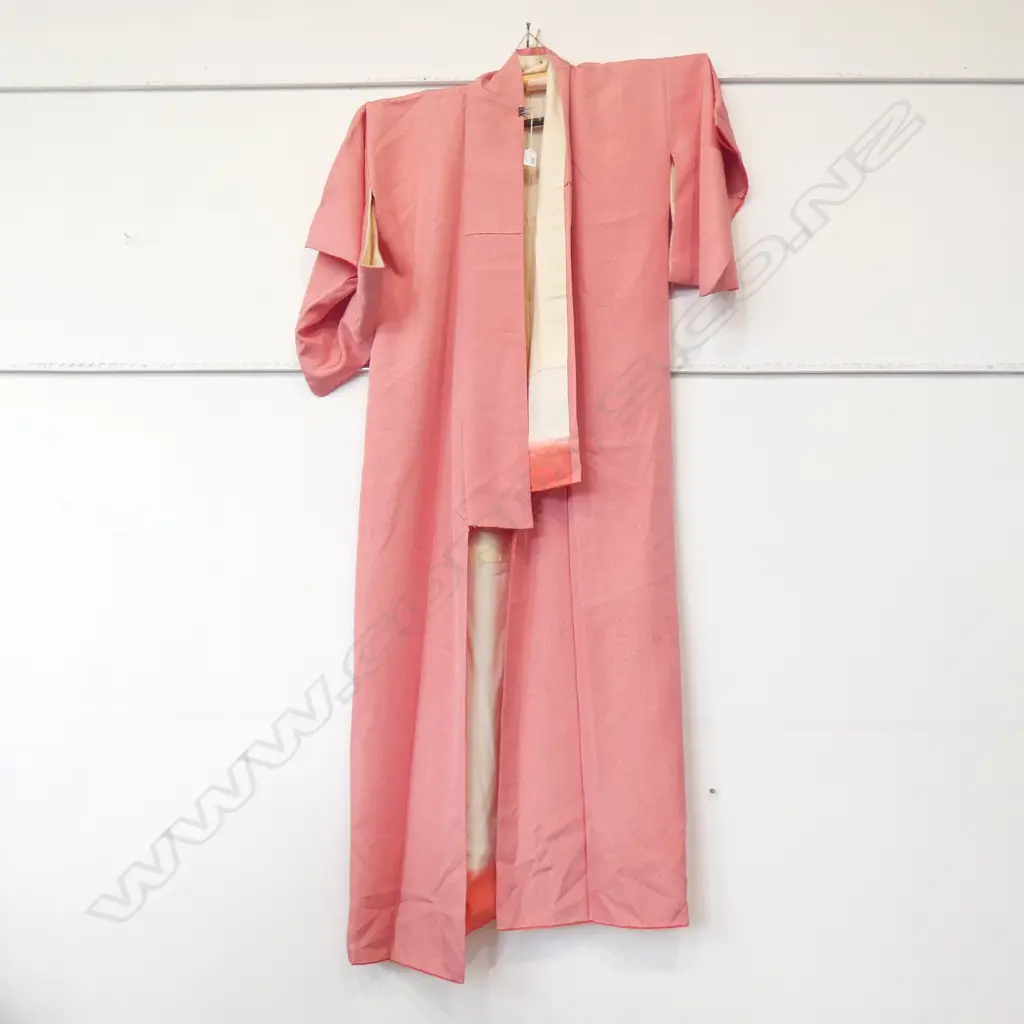 VINTAGE FULL LENGTH JAPANESE SILK KIMONO  - PEACH W FLORAL PRINT - FULLY LINED Image 1++