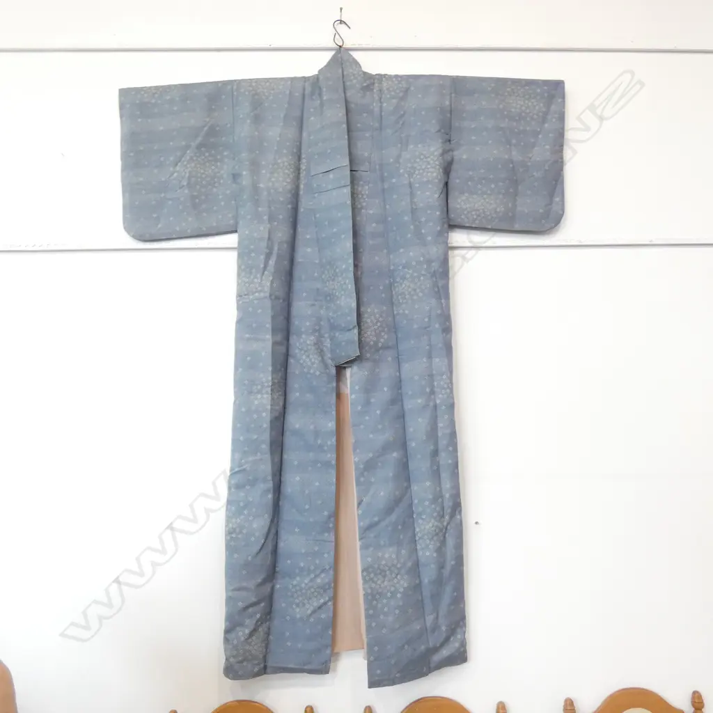 VINTAGE FULL LENGTH JAPANESE SILK KIMONO - BLUE - FULLY LINED Image 1++