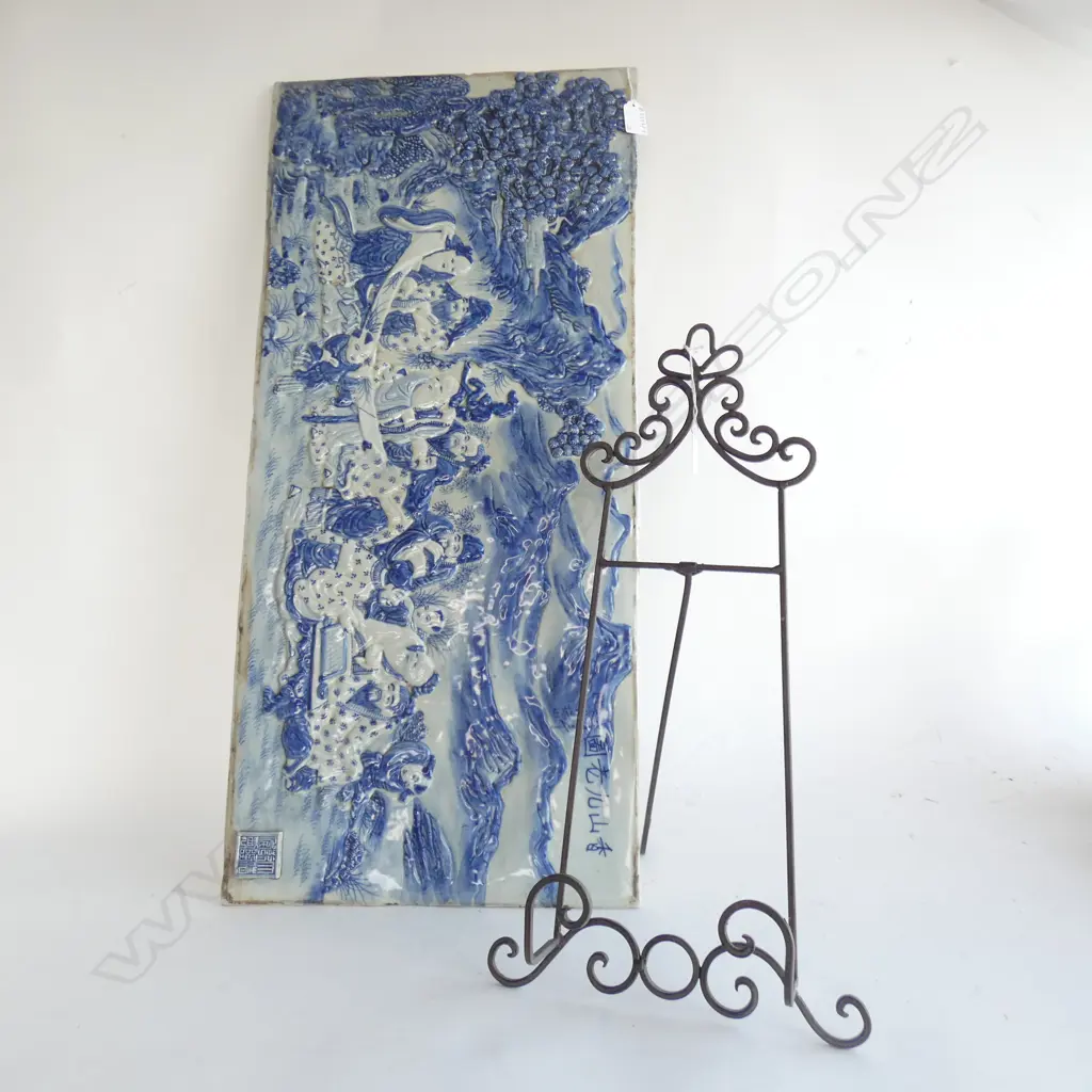 QIANLONG STYLE B/W FAMILY PORCELAIN PLATE PAINTING w. STAND... Image 1++