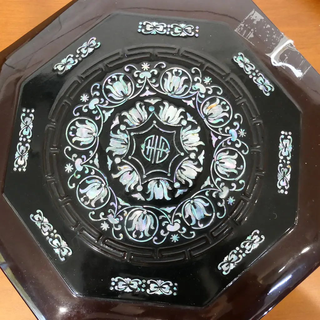 CHINESE OCTAGONAL BOX w. MOP INLAY 250mm dia Image 1++