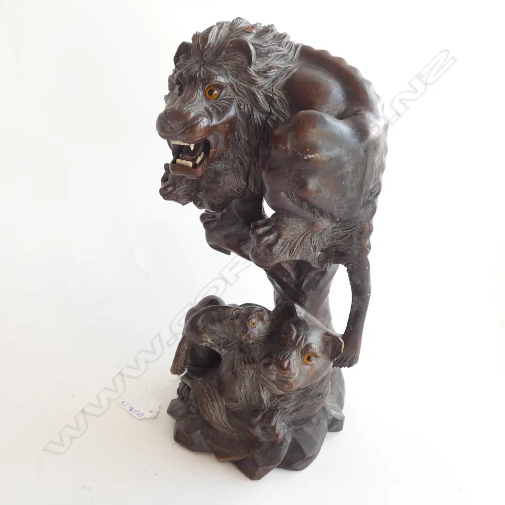 CARVED WOODEN LION FAMILY H.300mm Image 1++
