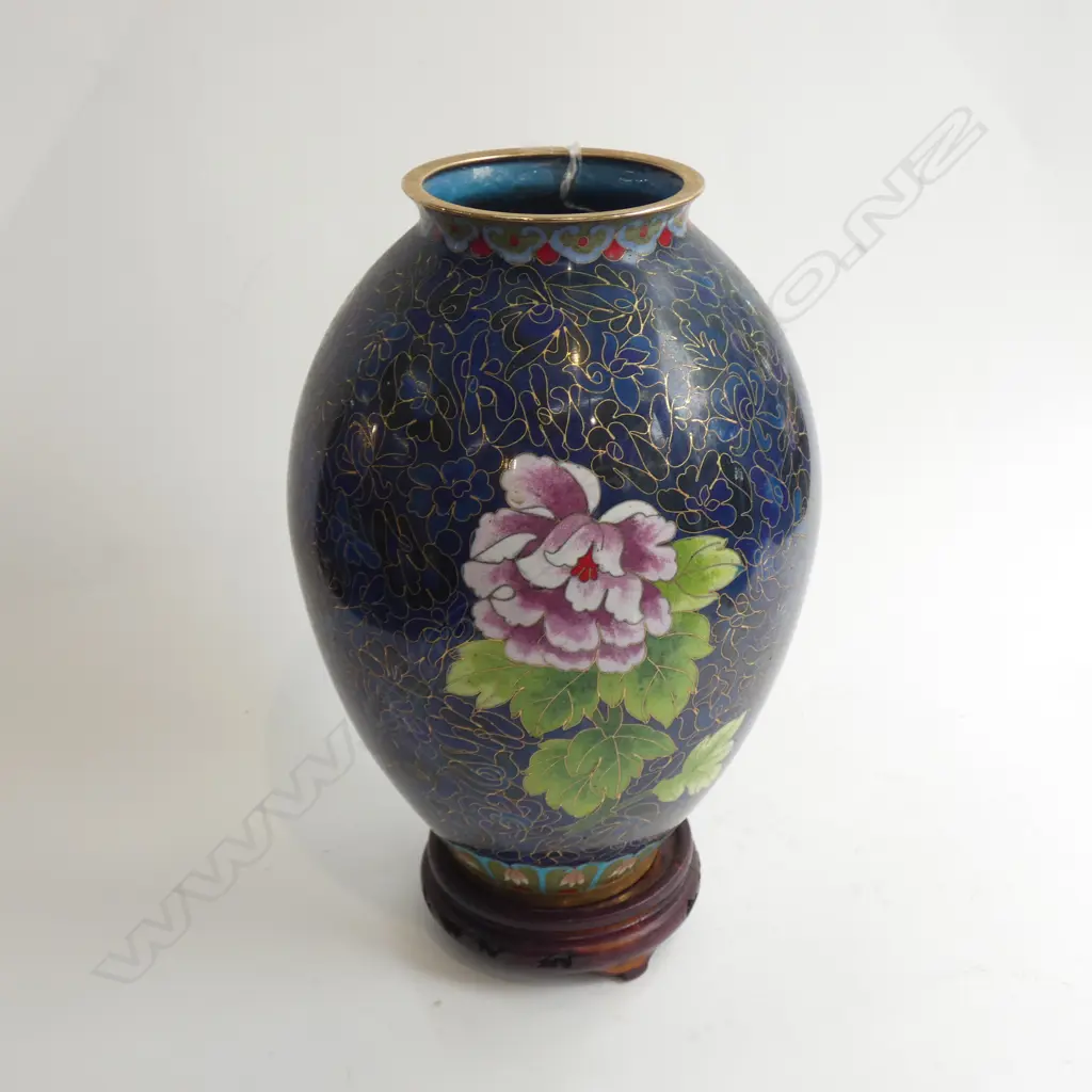 LG CLOISONNE VASE & WOODEN STAND H. 310MM Image 1++