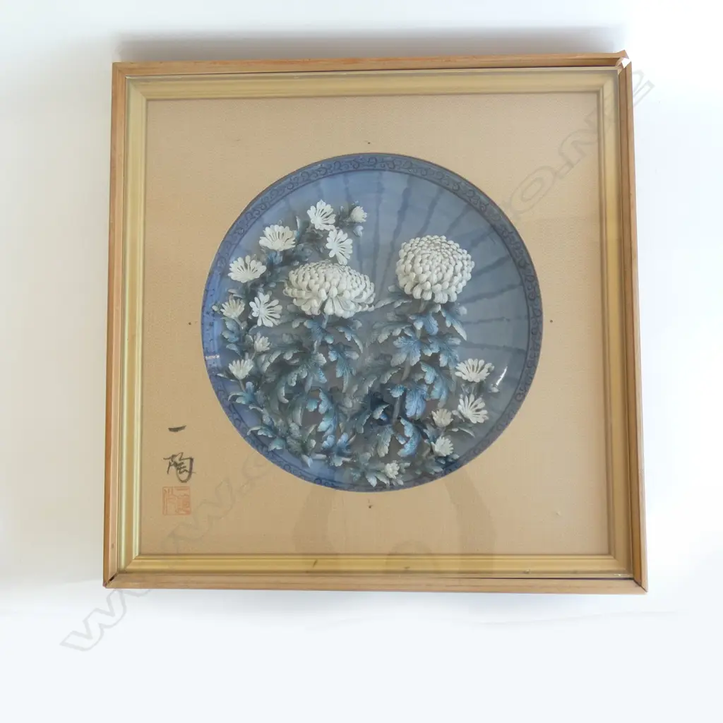 FRAMED KO IMARI PORCELAIN PLATE w. CHRYSANTHEMUMS 540mm dia, FRAME AF Image 1++