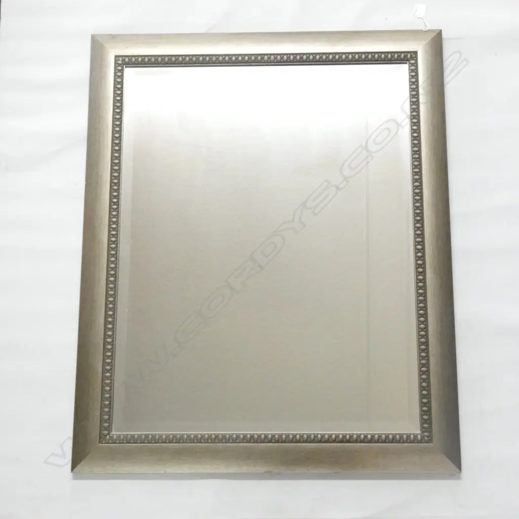 LG WALL MIRROR W SILVER PAINTED WOODEN FRAME 750 X 900MM Image 1++