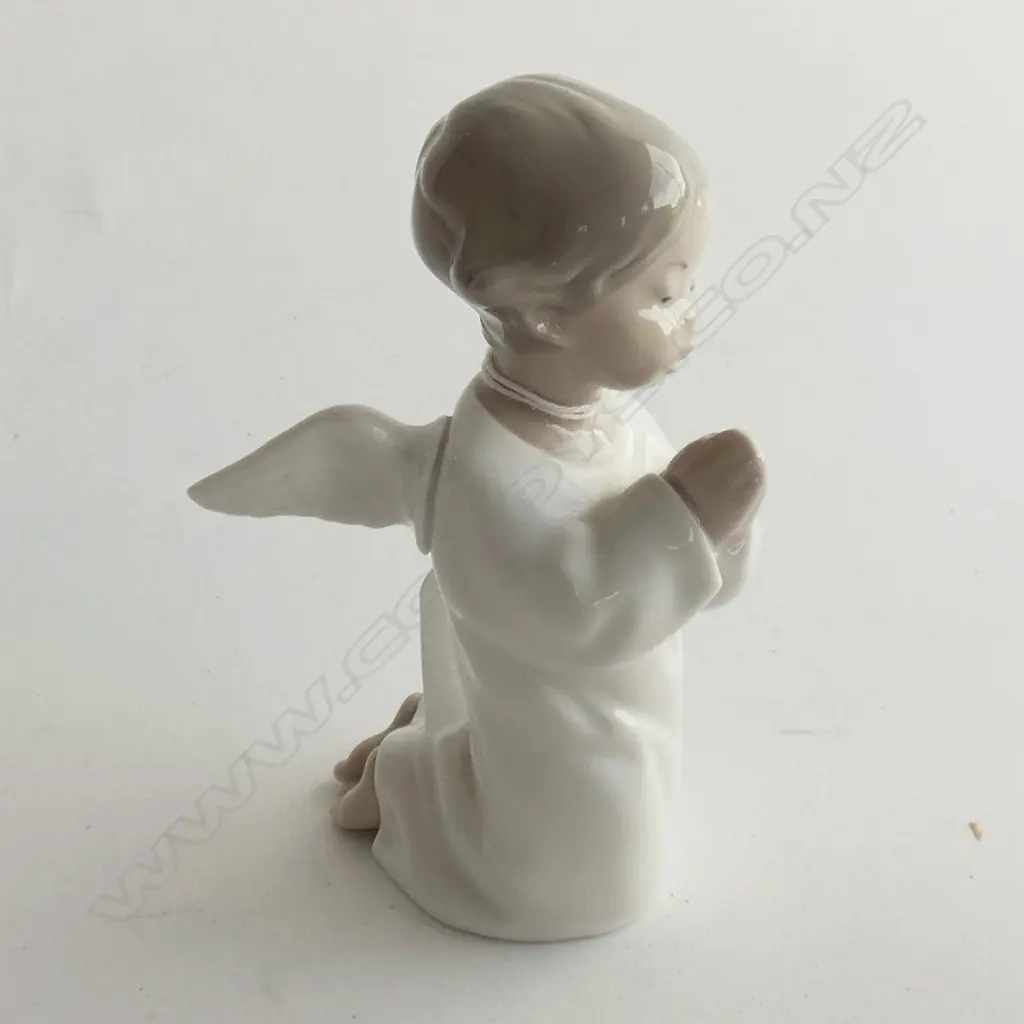 LLADRO #4538 ANGEL PRAYING H.125mm Image 1++