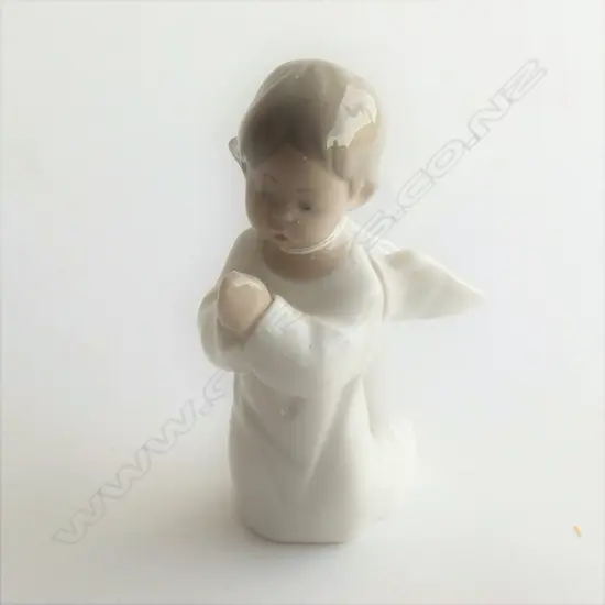 LLADRO #4538 ANGEL PRAYING H.125mm
