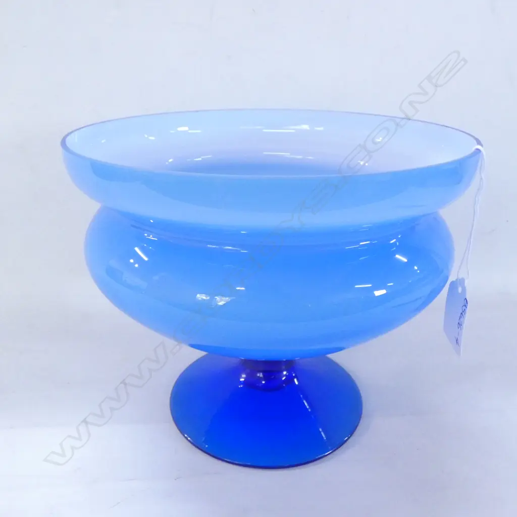 LG BLUE GLASS FOOTED BOWL H. 165 DIA 195MM Image 1++