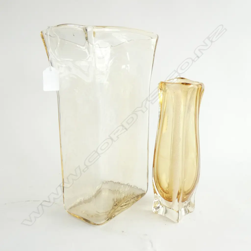 LG SQ SHAPED LIGHT YELLOW HAND BLOWN GLASS VASE - PONTIL MARK TO BASE H. 310MM Image 1++