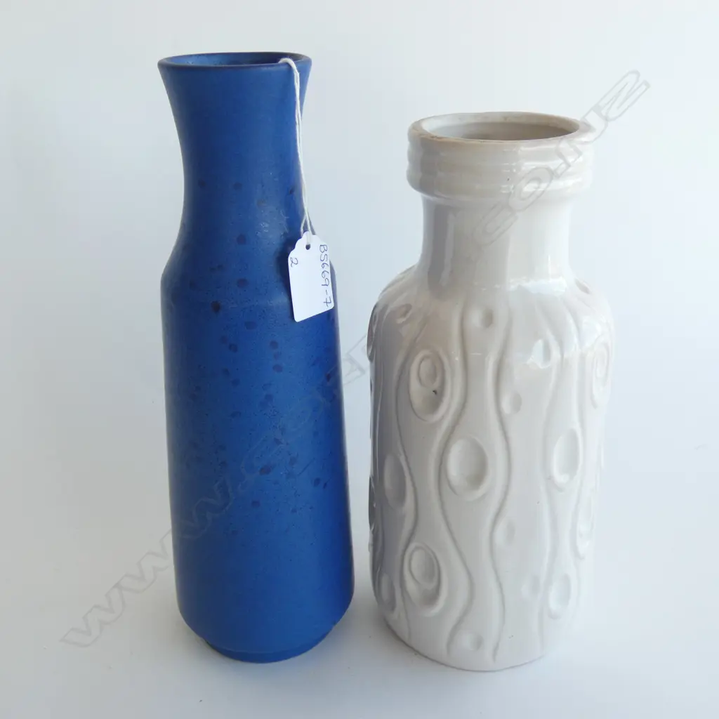 2 MID CENTURY WEST GERMAN VASES; WHITE & BLUE  LARGEST H. 295MM Image 1++