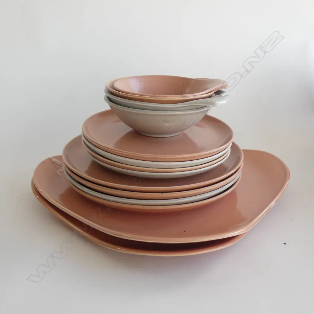 RUSSEL WRIGHT 'AMERICAN MODERN' 4 PLACE DINNER SERVICE FOR STEUBEN  C1940. Image 1++