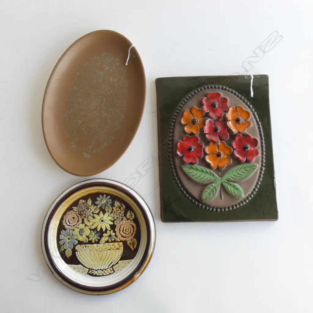 CROWN LYNN DOROTHY THORPE OVAL PLATE (L240MM) + 2 TERRACOTTA WALL TILES; 1 GANIGHA SWEDEN (185 X 230MM) Image 1++