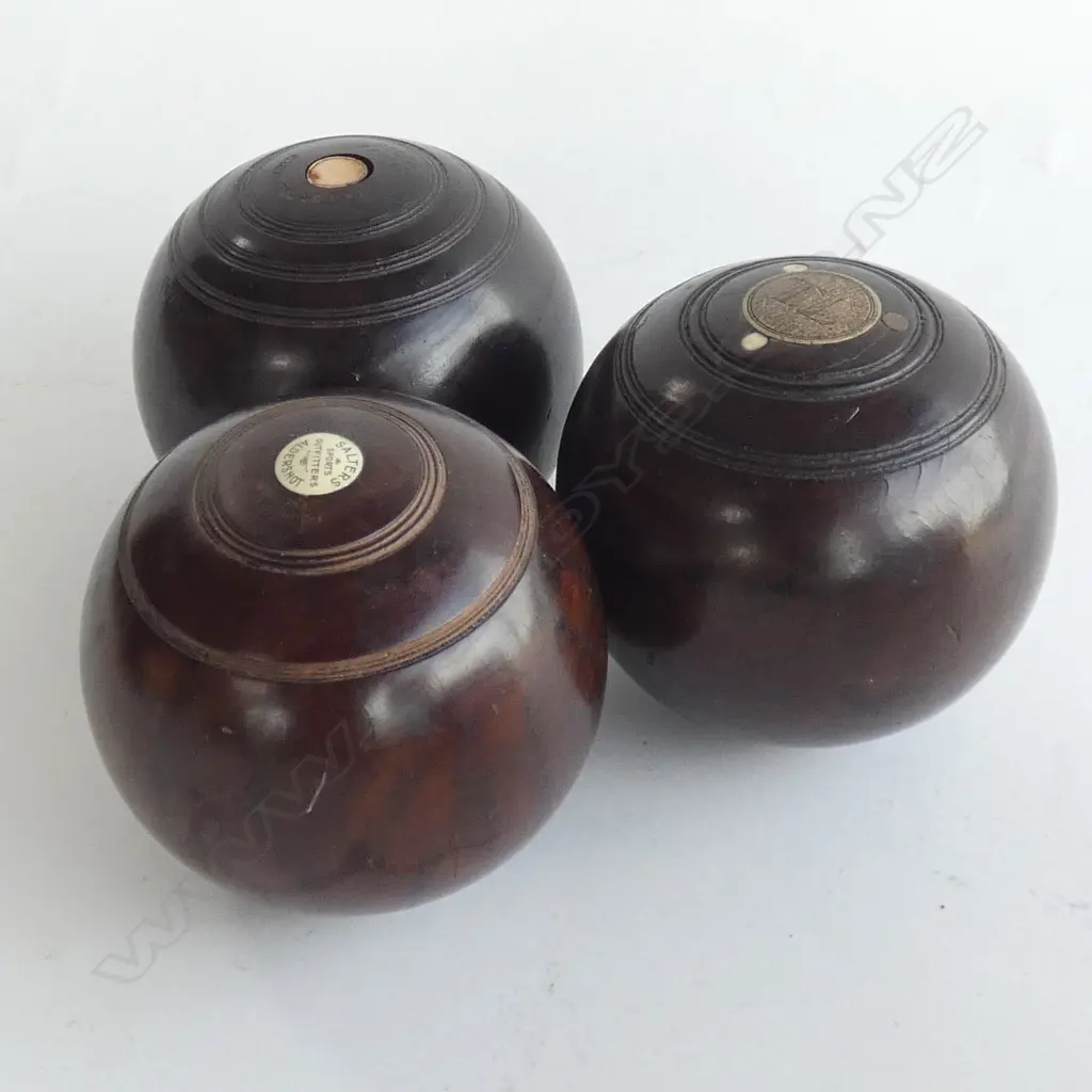 3 VINTAGE WOODEN LAWN BALLS Image 1++