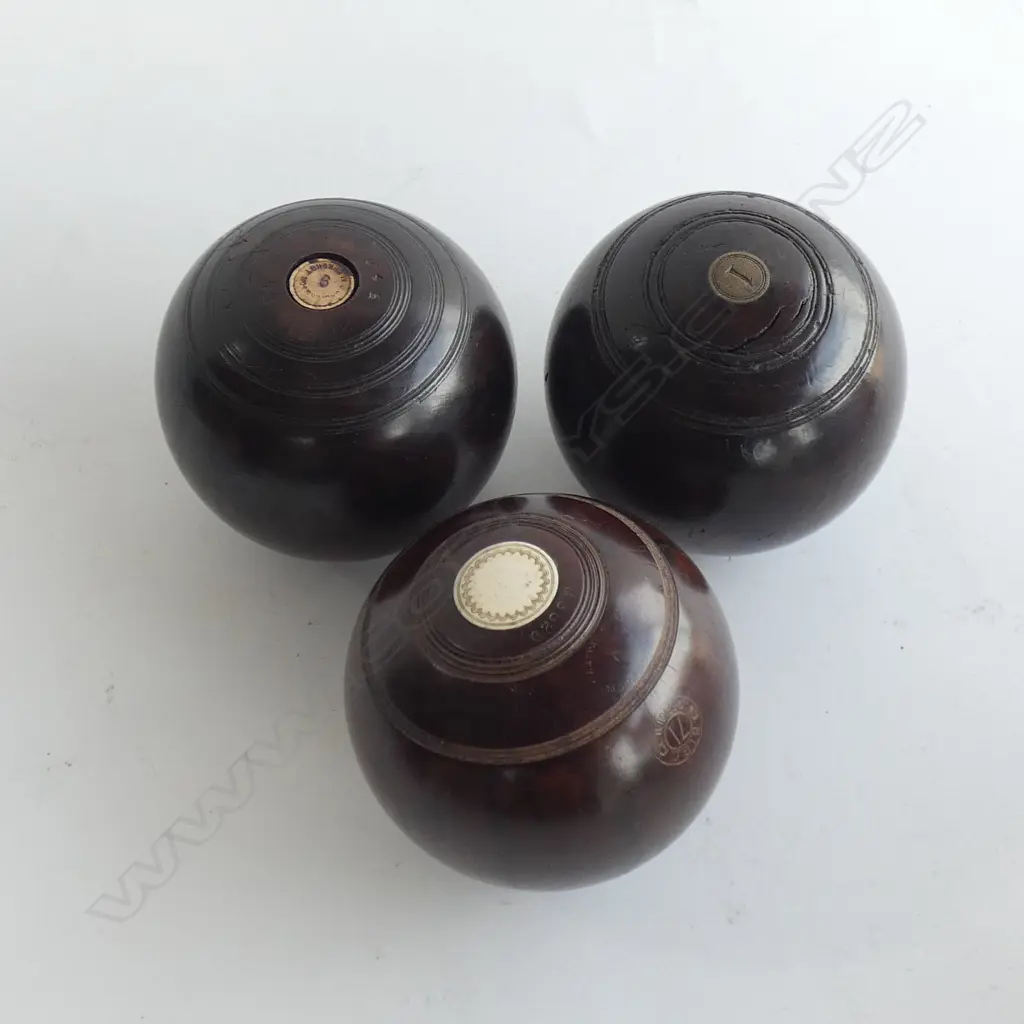 3 VINTAGE WOODEN LAWN BALLS Image 1++