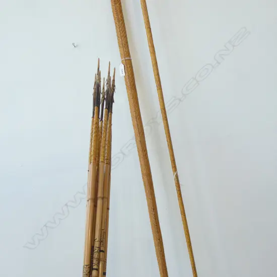 WOVEN FIBRE BOW, 10 ARROWS & SPEAR