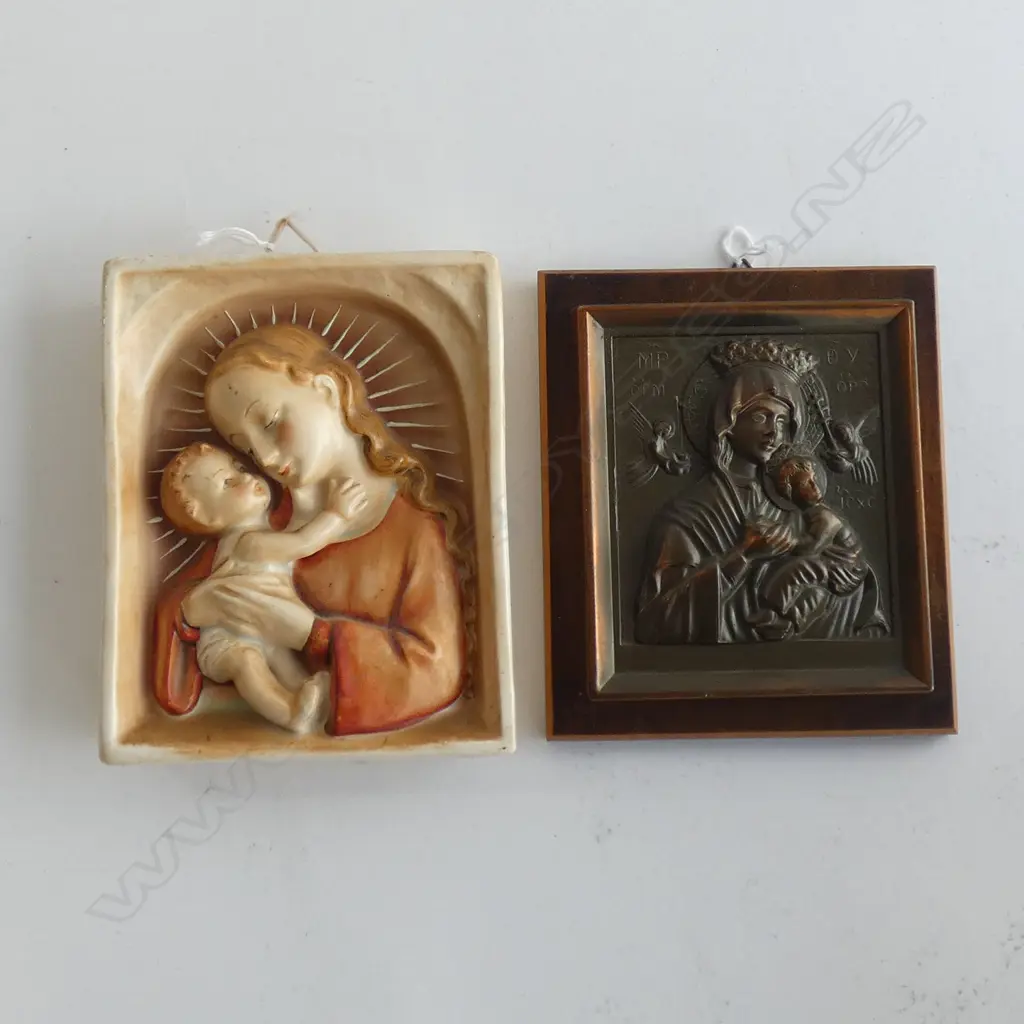 2 RELIGIOUS PLAQUES; MARY & BABY JESUS 145x115mm Image 1++
