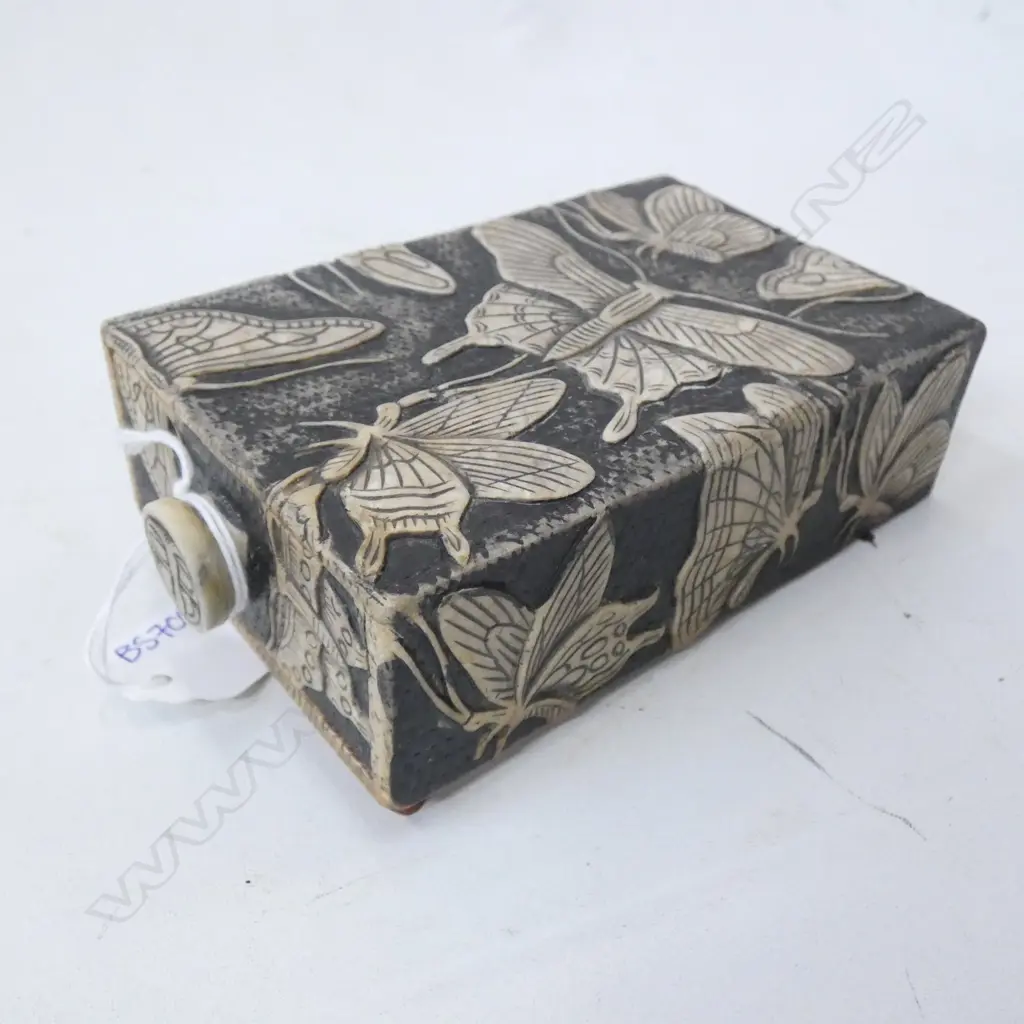 SM SLATE ONE DRAWER BOX - CARVED WITH BUTTERFLIES  (1 LEG MISSING TO BASE)  75 X 125 X 40MM Image 1++