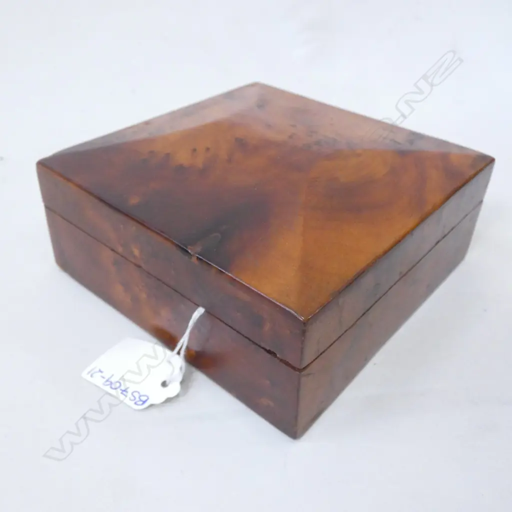 SM OLIVE WOOD MOROCCO BOX - HINGED LID  133 X 133 X 50MM Image 1++