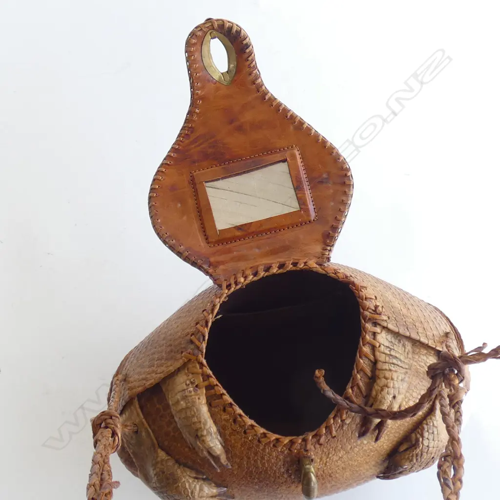 ARMADILLO SKIN HANDBAG - INCLUDING HEAD & CLAWS; BRASS & RED ENAMEL CLASP L 260MM Image 1++