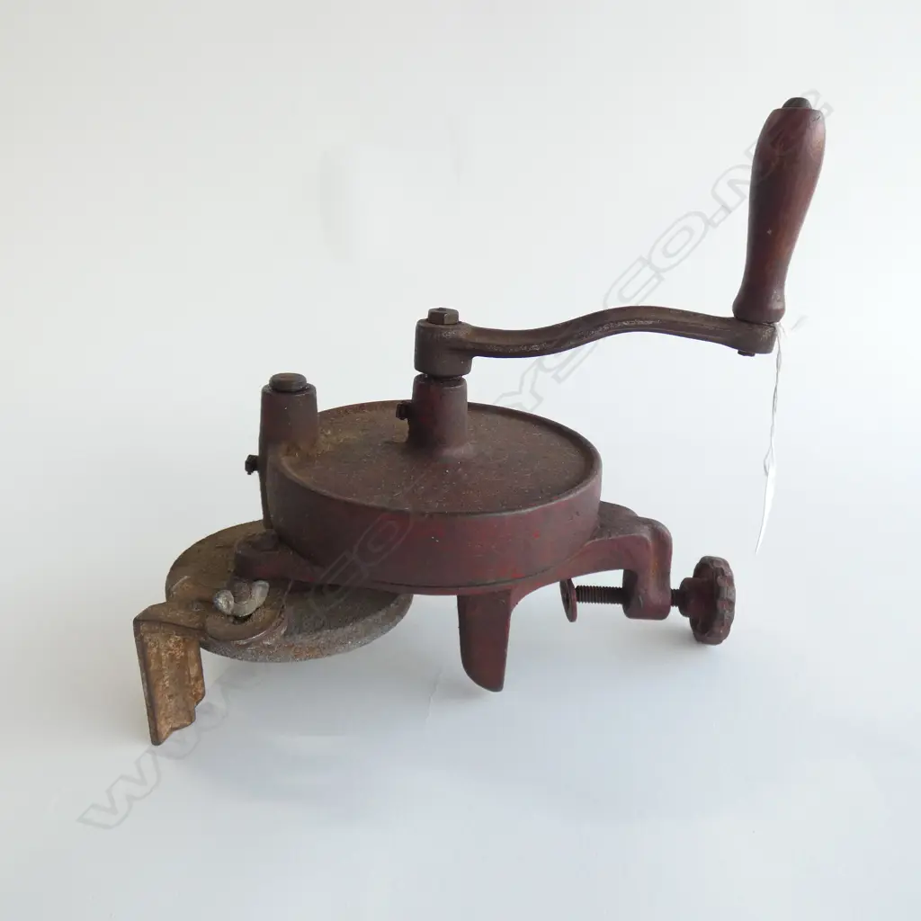VINTAGE HAND GRINDER Image 1++