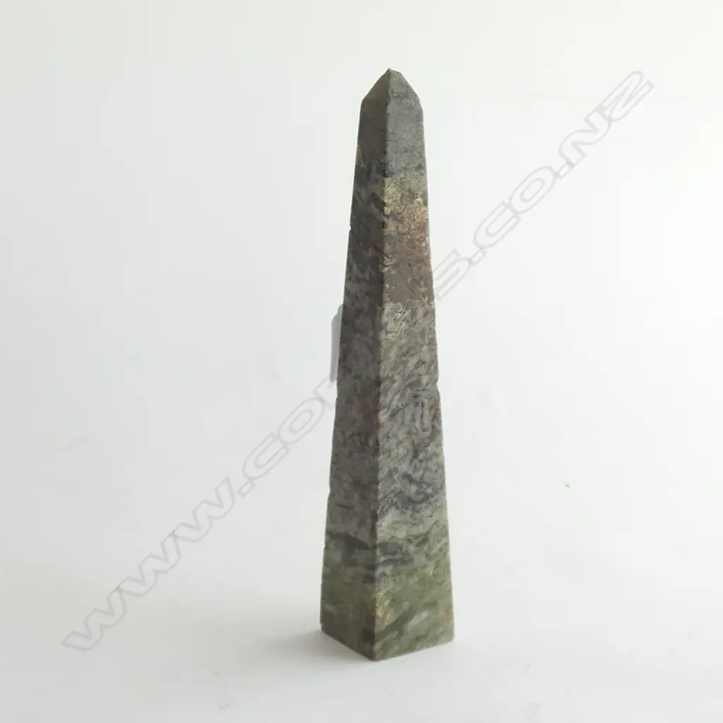 GREEN STONE OBELISK H.255mm Image 1++