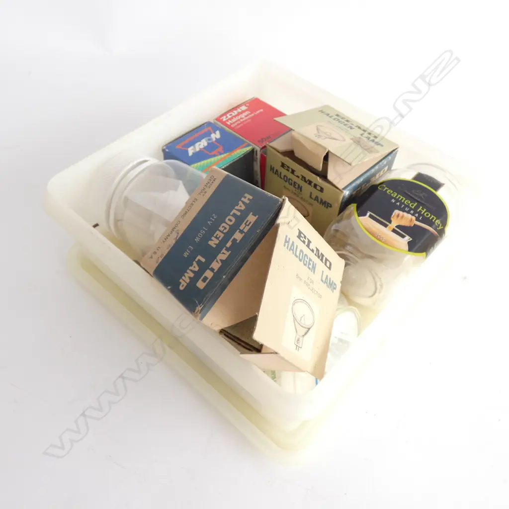 BOX LOT ASST. LIGHT BULBS Image 1++