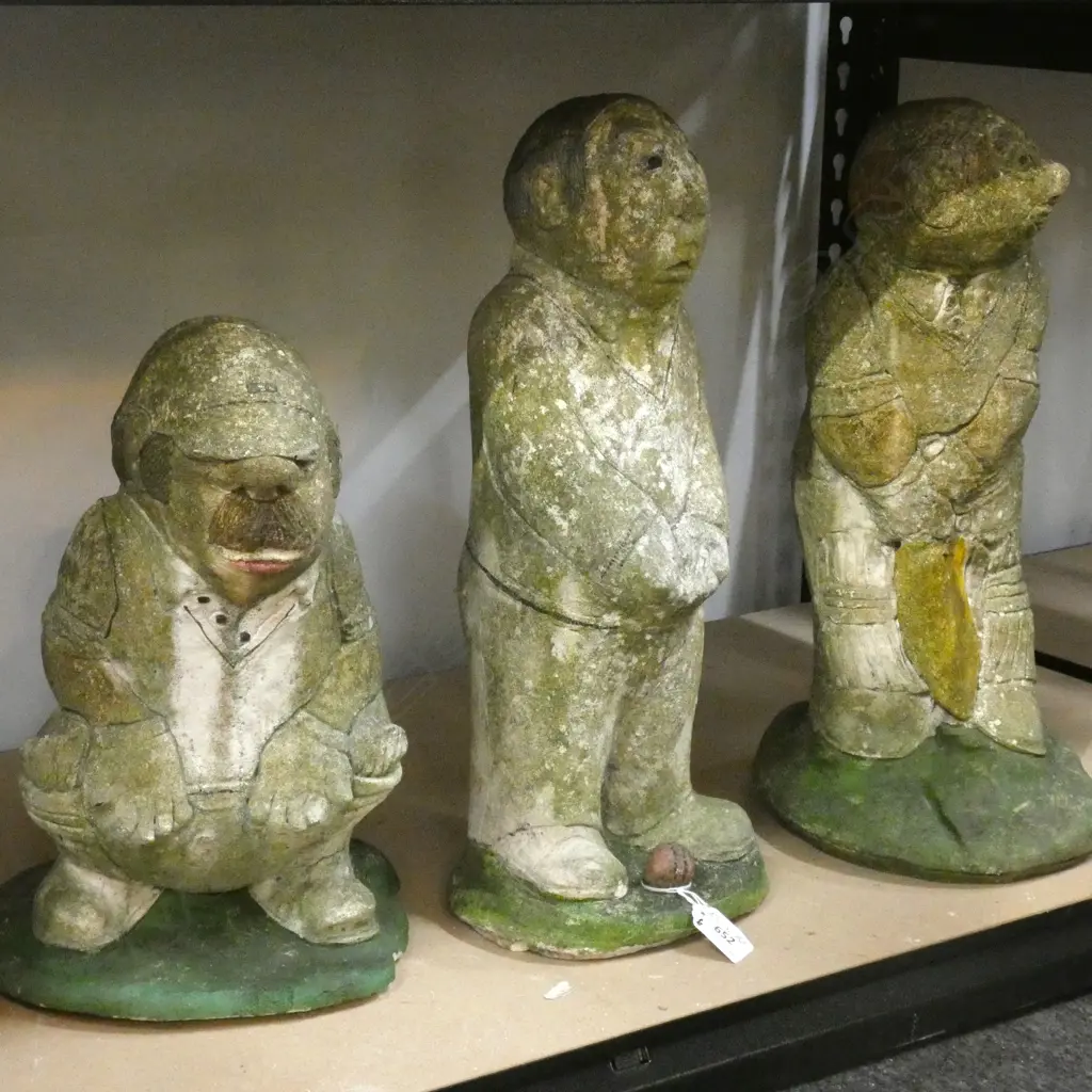 6 VINTAGE CONCRETE CRICKET TEAM GARDEN FIGURES H.500mm Image 1++