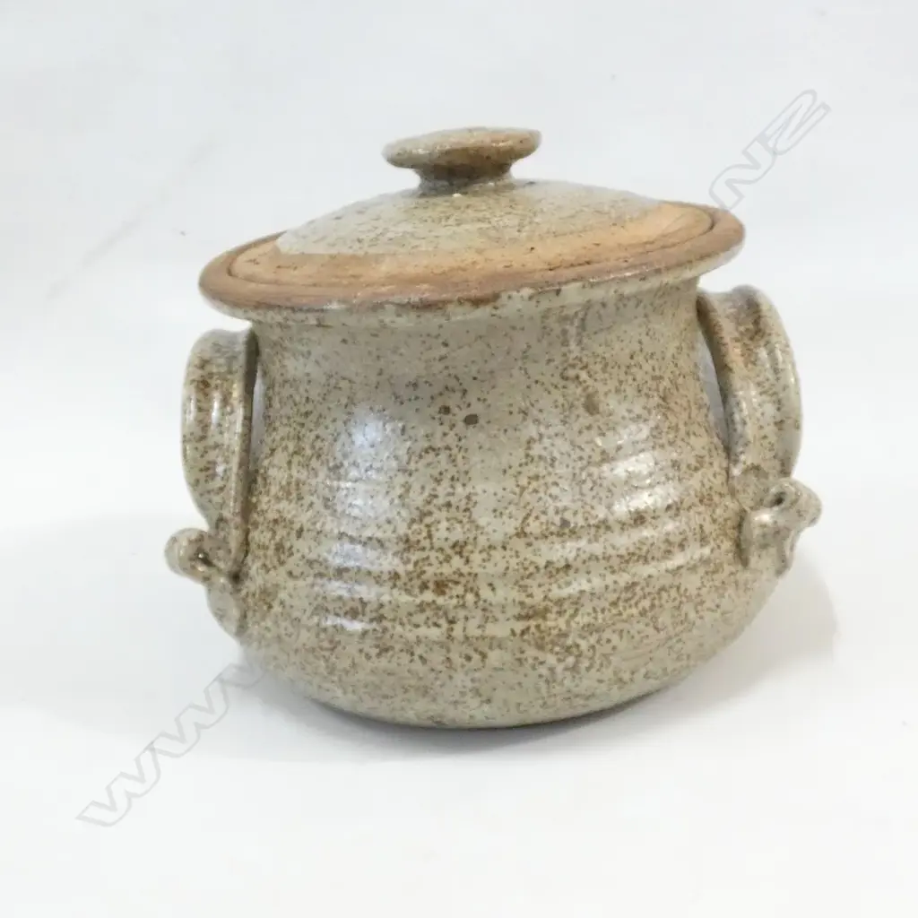 POTTERY CASSEROLE WITH LID 180MM POTTERS STAMP Image 1++