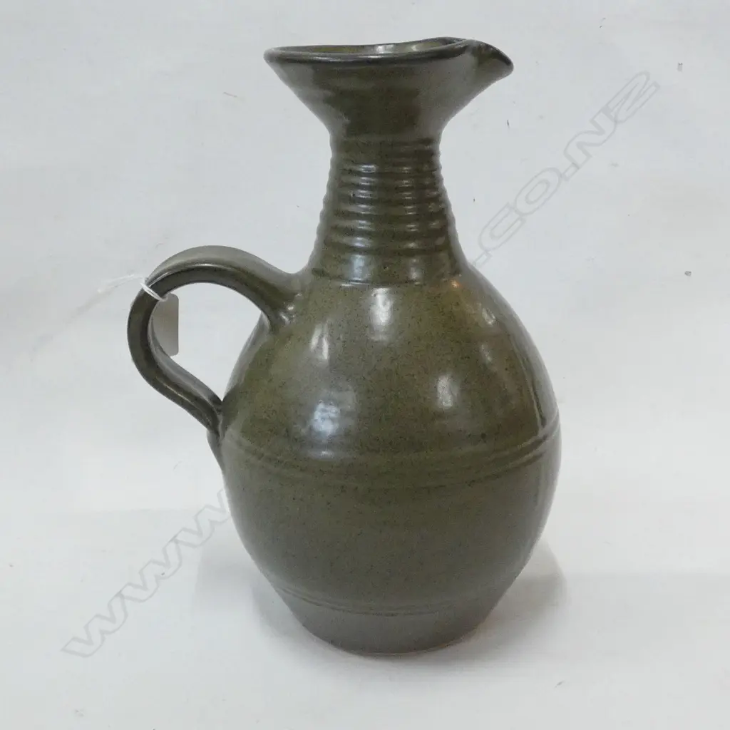 CARRICK OLIVER JUG H270 X 160MM POTTERS STAMP Image 1++