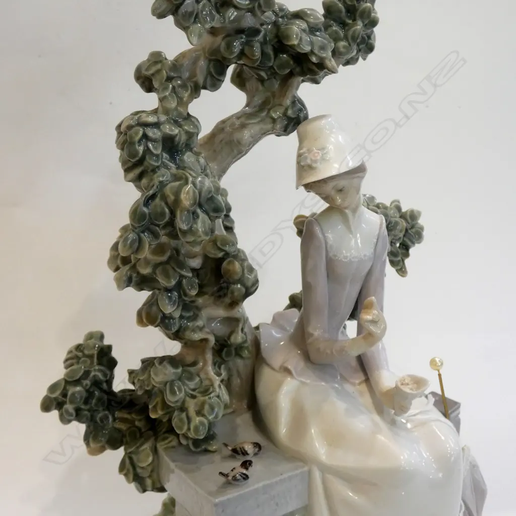 LLADRO LADY w. TREE & BIRDS H.360mm Image 1++