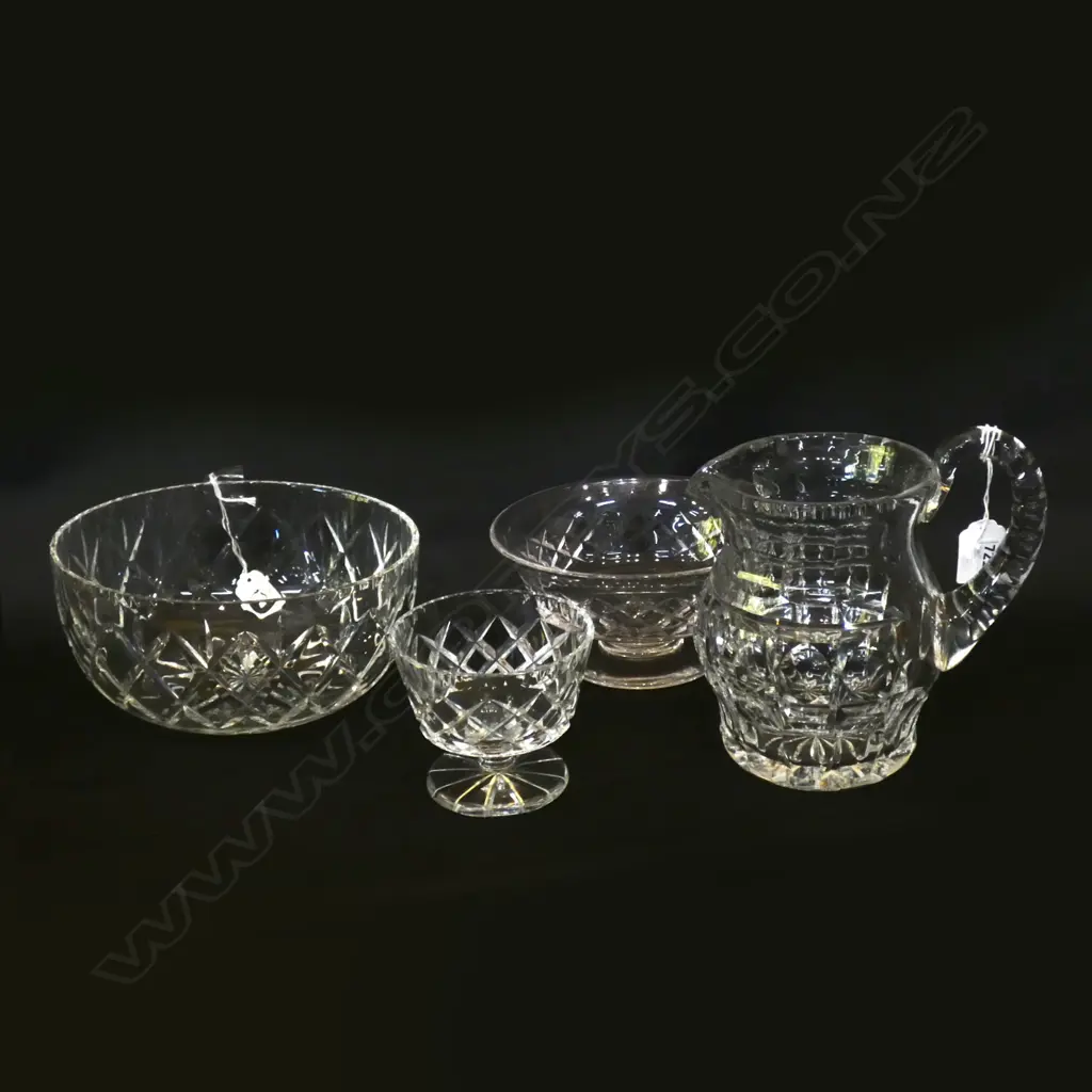 THREE ASST CRYSTAL BOWLS (LARGEST DIA 200MM) + JUG H. 180MM Image 1++