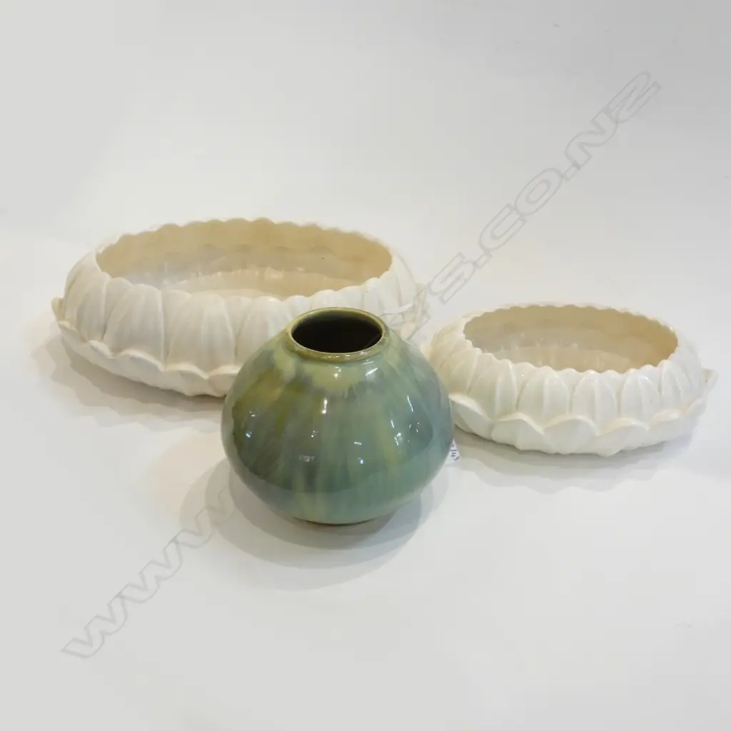 2 SPODE WHITE IKEBANA VASES L.250 + EARLY CROWN LYNN SPHERICAL VASE Image 1++