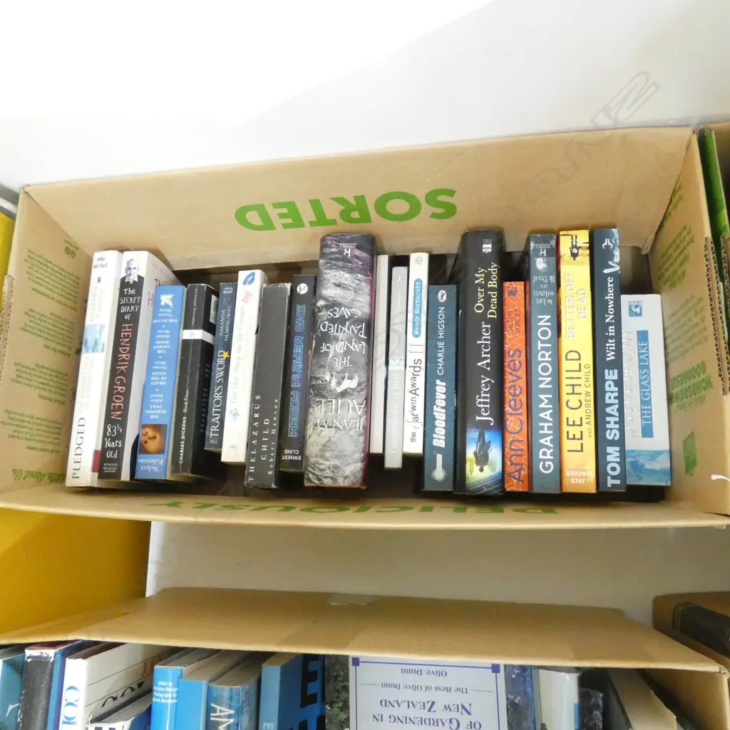 COLLECTION OF TRAVEL AND REFERENCE BOOKS Image 1++