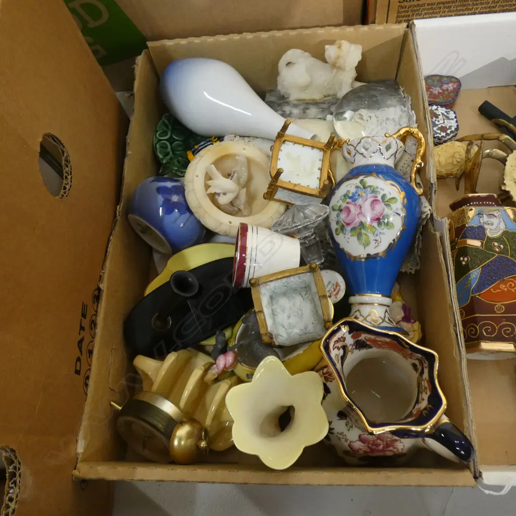 BOX LOT ASST. CHINA; B&G, MASONS, LIMOGES ETC Image 1++