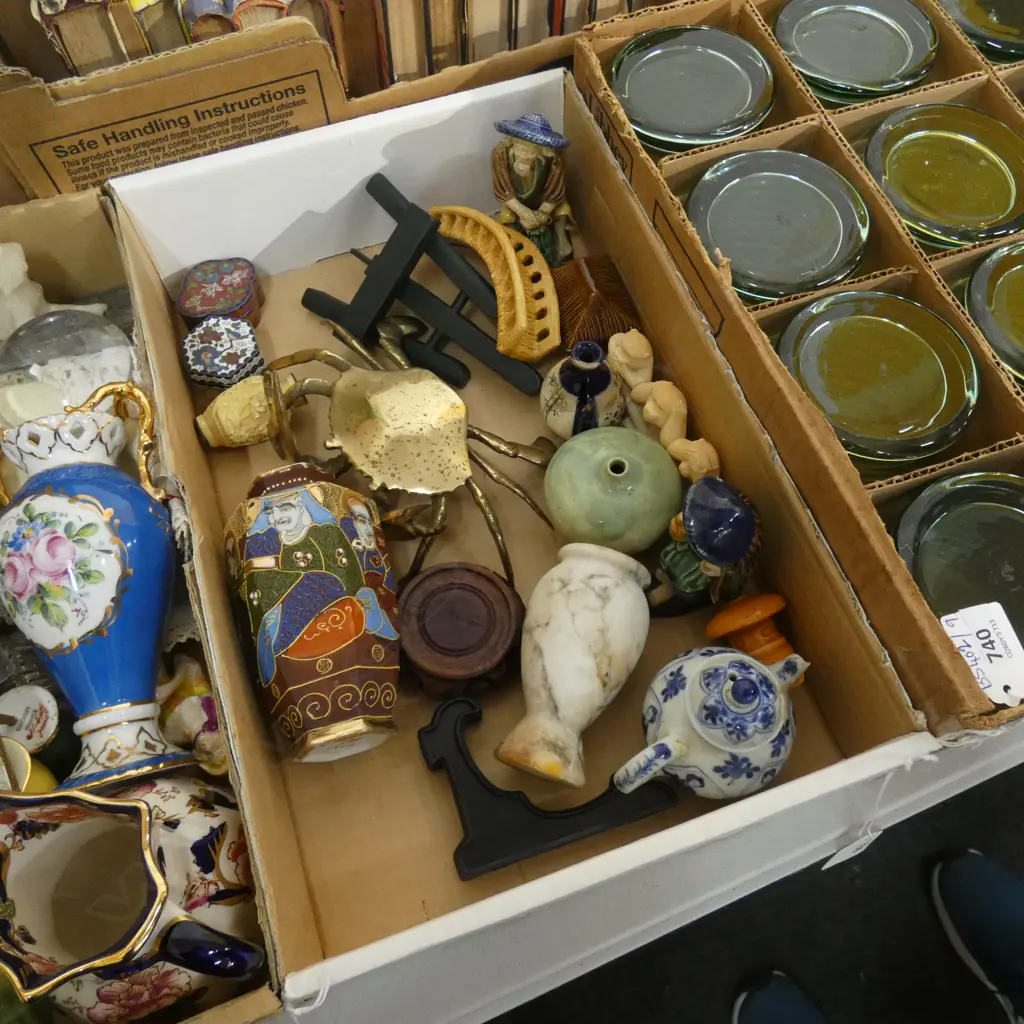 BOX LOT ASST. ORIENTAL; MUD MEN, BRASS CRAB ETC Image 1++