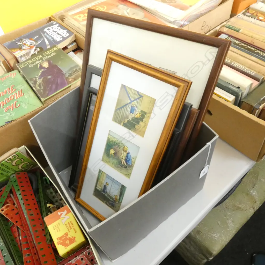 SM BOX FRAMED ART / PRINTS/ CIGARETTE CARDS Image 1++