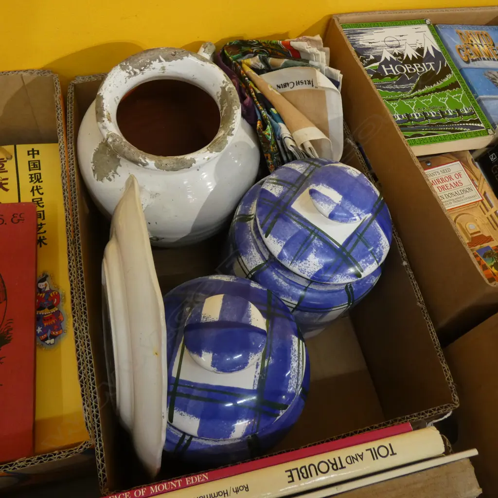 BOX LOT ASST. CERAMICS Image 1++