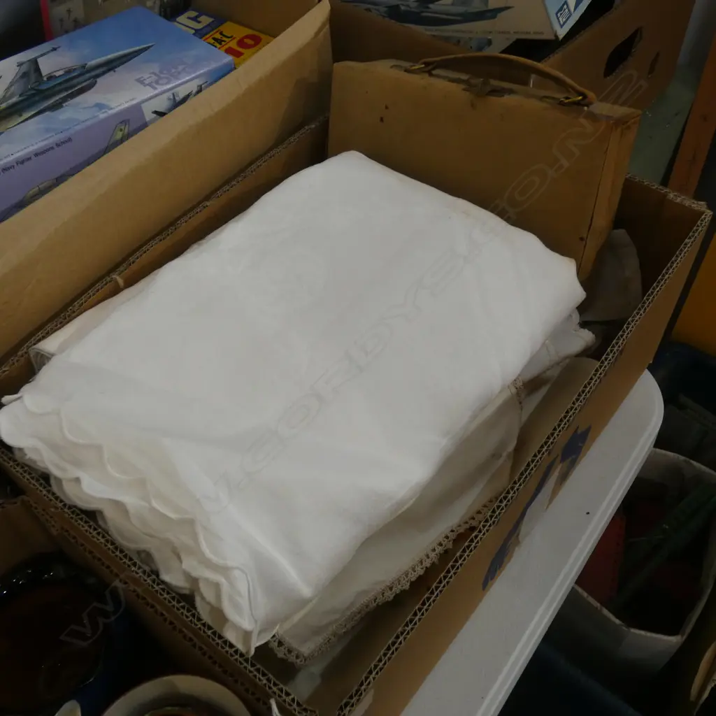BOX LOT LINENS, CASE w. SEWING ETC  Image 1++