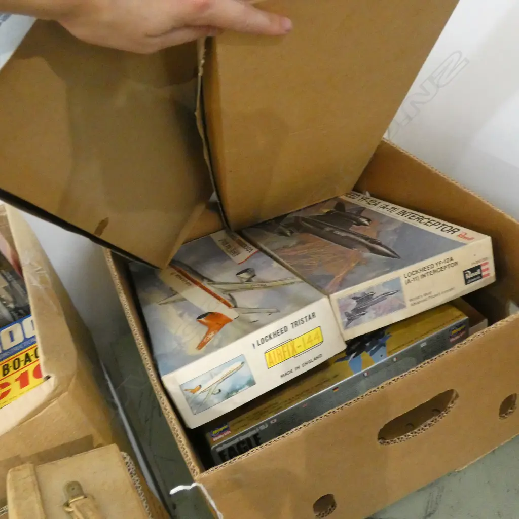 BOX LOT ASST. MODEL PLANE KITS Image 1++