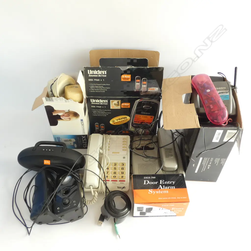 BOX LOT SPEAKER, PHONES ETC Image 1++