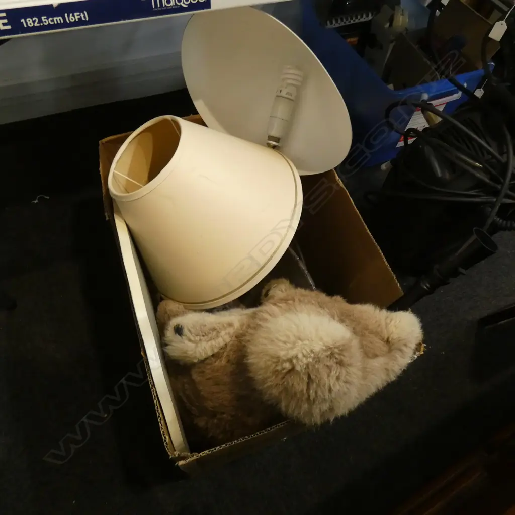 LG BOX LOT INCL. LAMPS / TRAYS / LG KOALA BEAR Image 1++