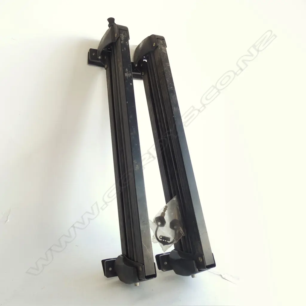 2 PCE SNOW BOARD ? CAR ROOF RACK Image 1++