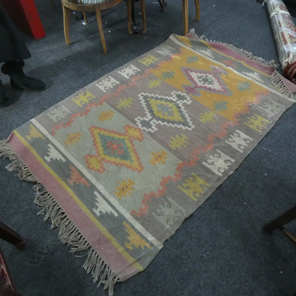 LG KELIM RUG IN KHAKI / MUSTARD SHADES. APPROX 1250 X 2000MM Image 1++