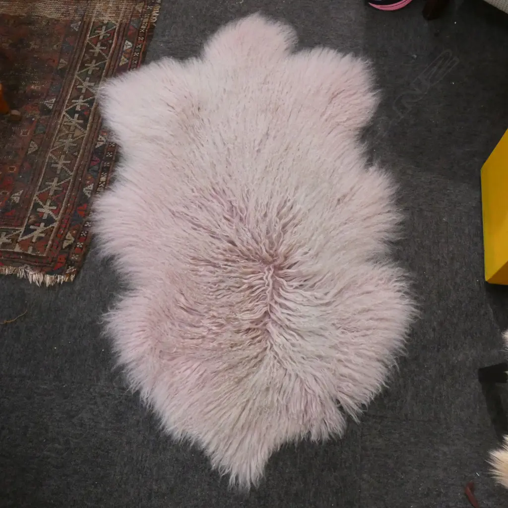 TIBETAN PINK SHEEPSKIN RUG L 1100MM Image 1++