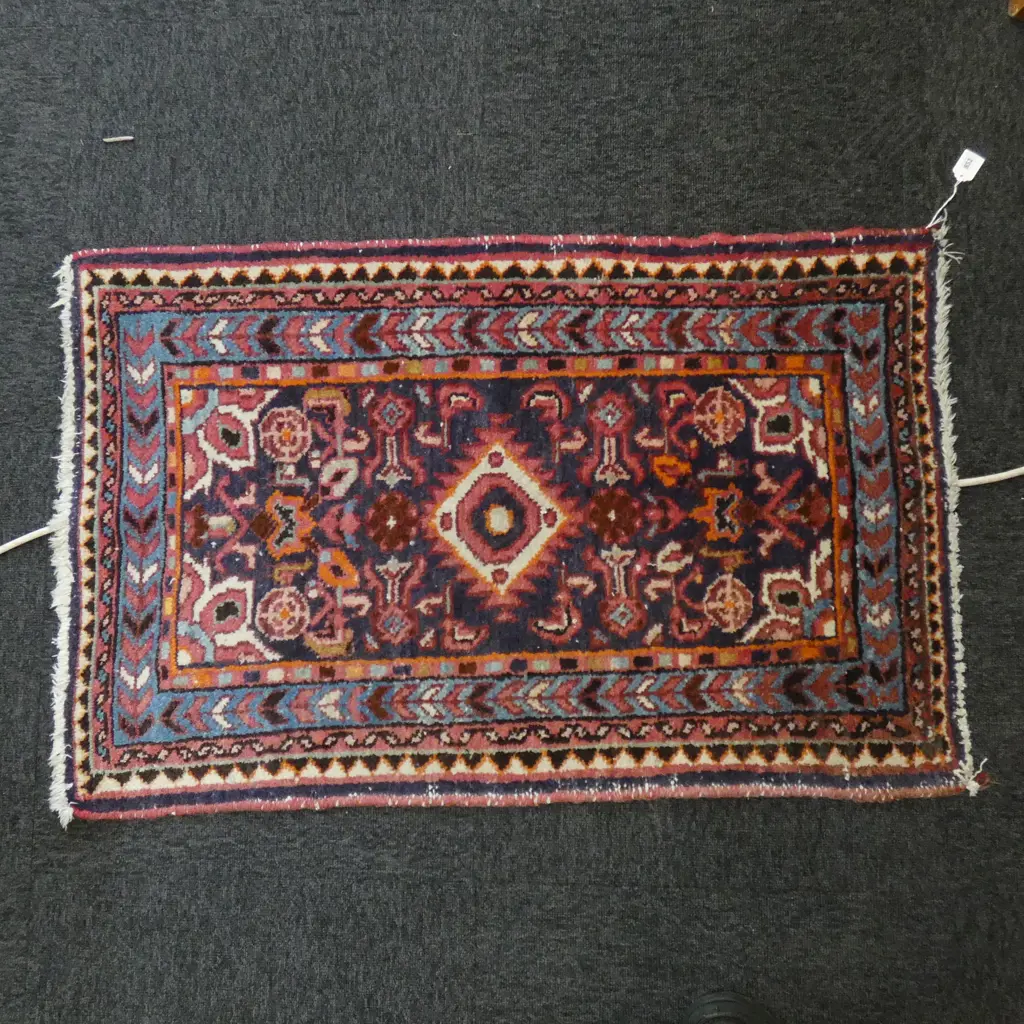 SMALL HAND KNOTTED WOOL PILE RUG 1000x620mm Image 1++