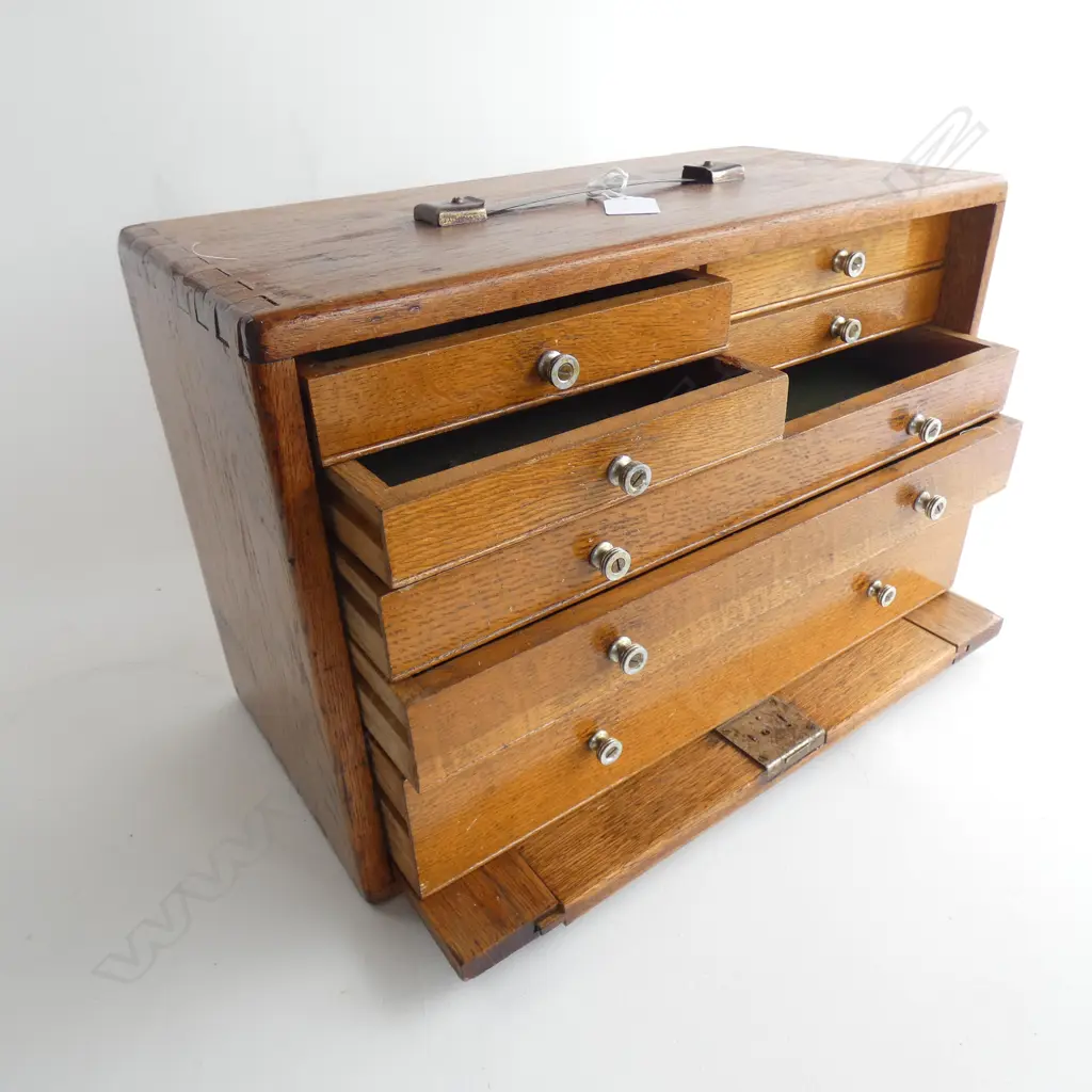 WOODEN ARTIST'S CASE / COLLECTORS CABINET (NO KEY)... Image 1++
