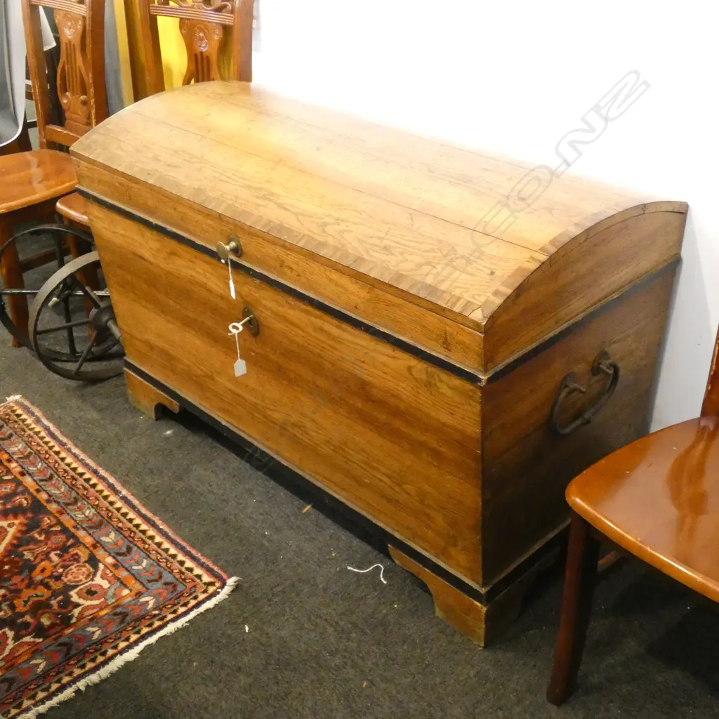 ANTIQUE GERMAN WOODEN CHEST... Image 1++