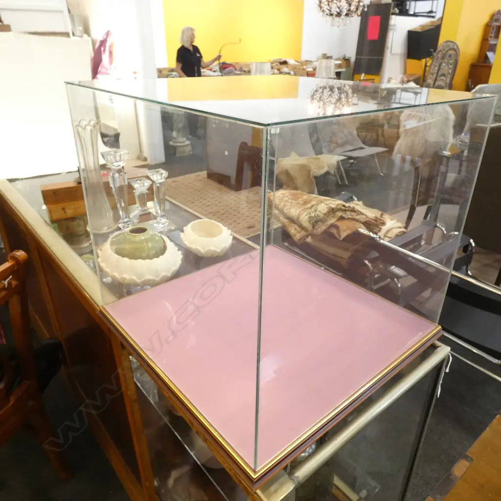 GLASS CUBE DISPLAY CASE... Image 1++