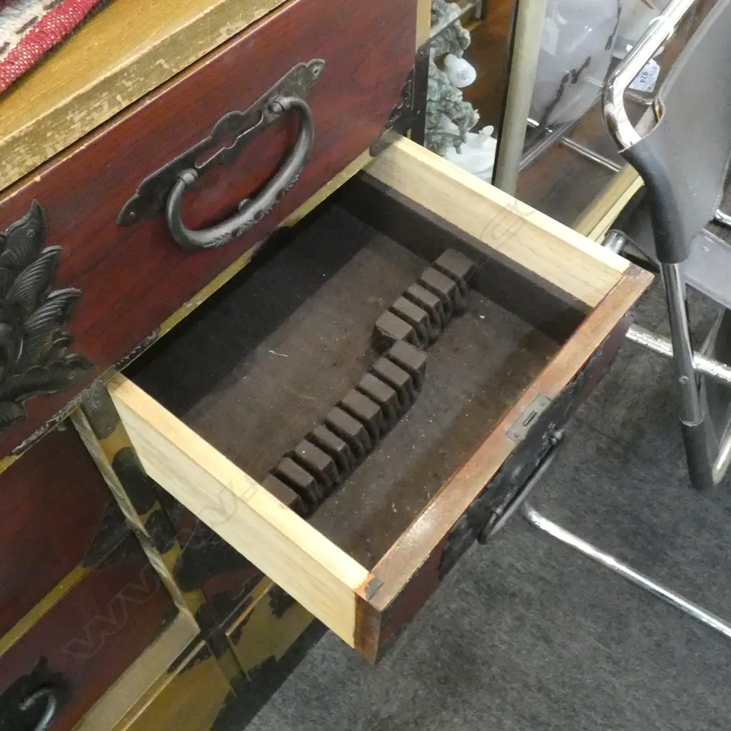 VINTAGE JAPANESE TANSU CHEST... Image 1++